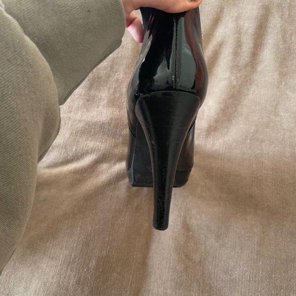 Stuart Weitzman - Picture 2 of 5